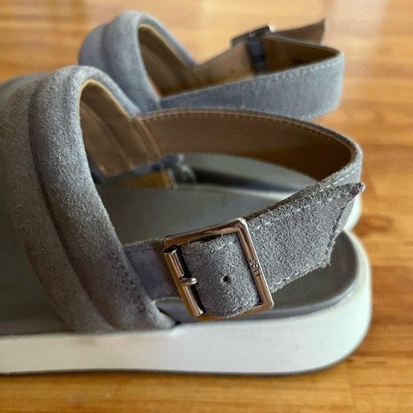 UGG Lynnden Platform Ankle Strap Sandals - Picture 10 of 11